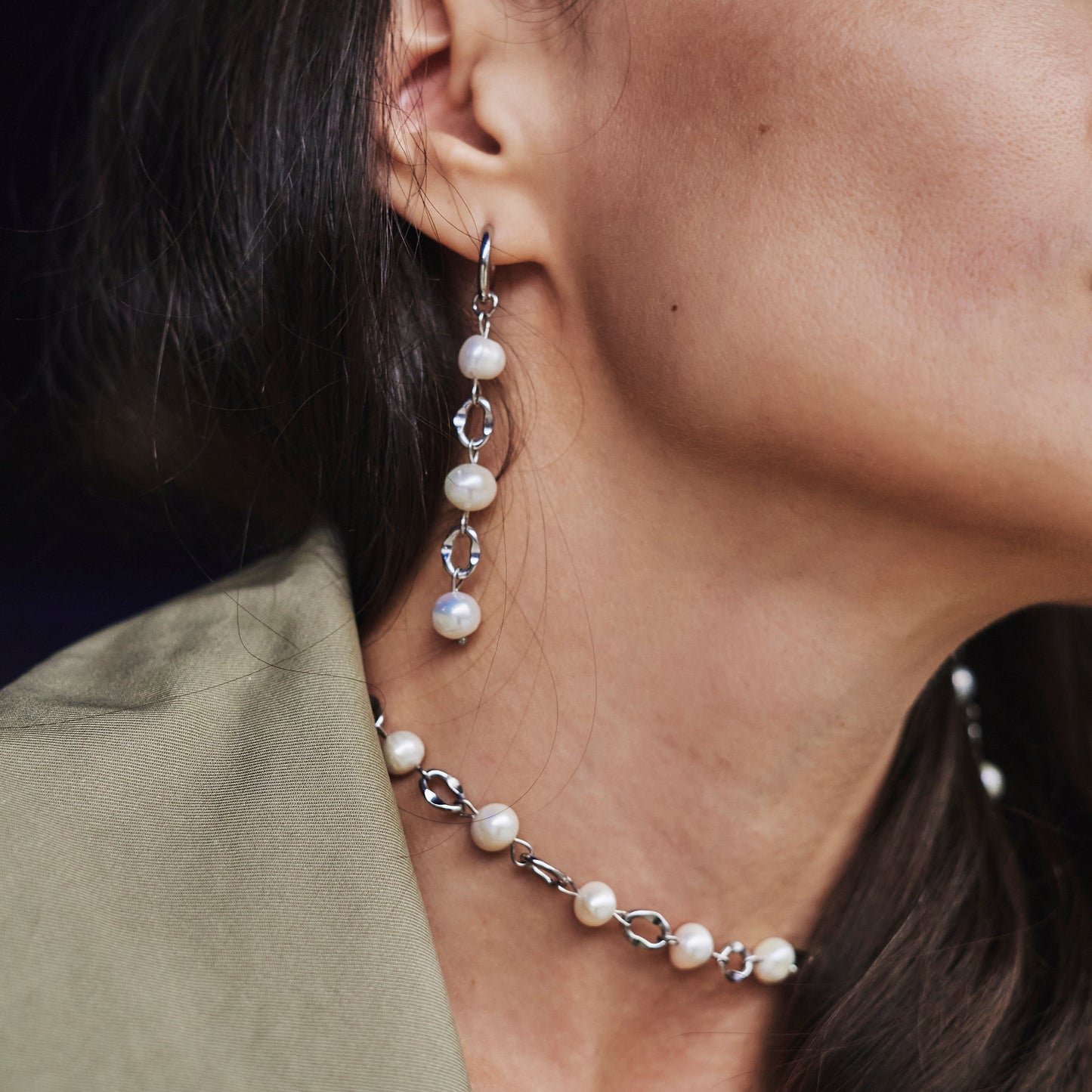Collar "Camaleón +Perlas de encaje blanco"