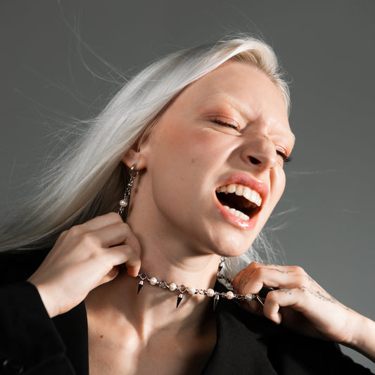 CHIMERA Fang White collar