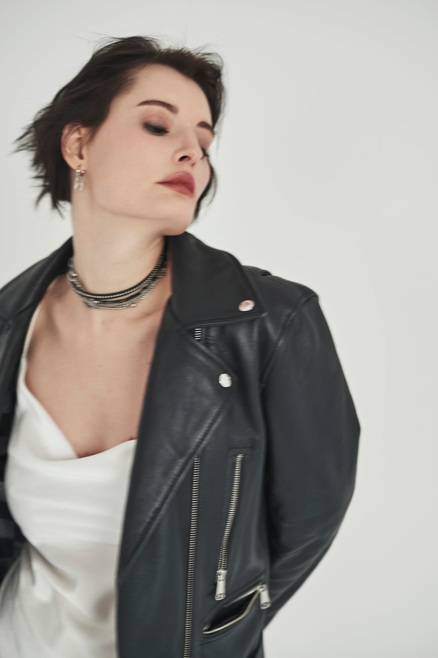 Necklace / bracelet "Barbed wire style pearls"